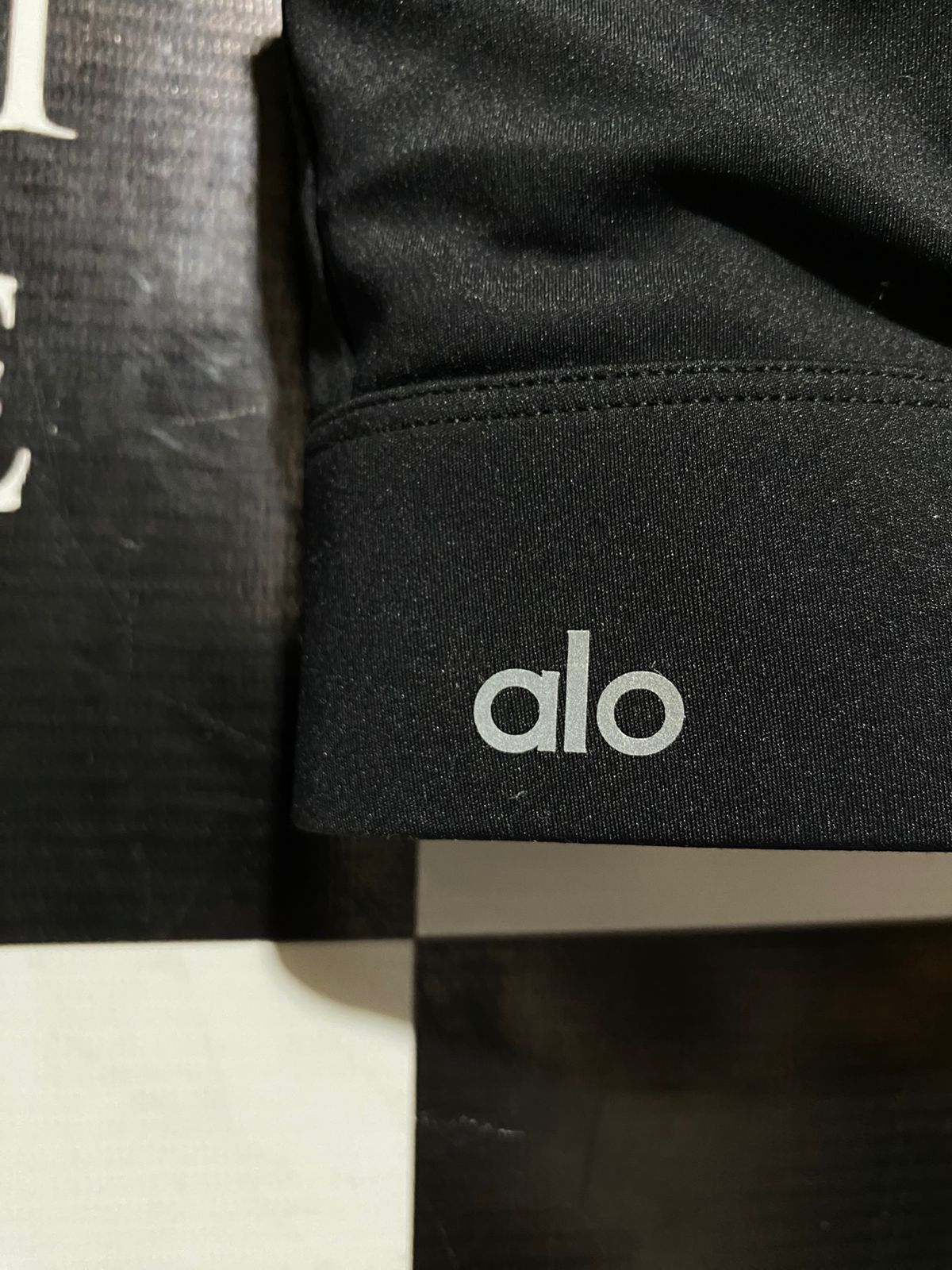 ALO |M| BUST 13| YOGA FAST FRONT ZIP SPORTS BRA - BLACK