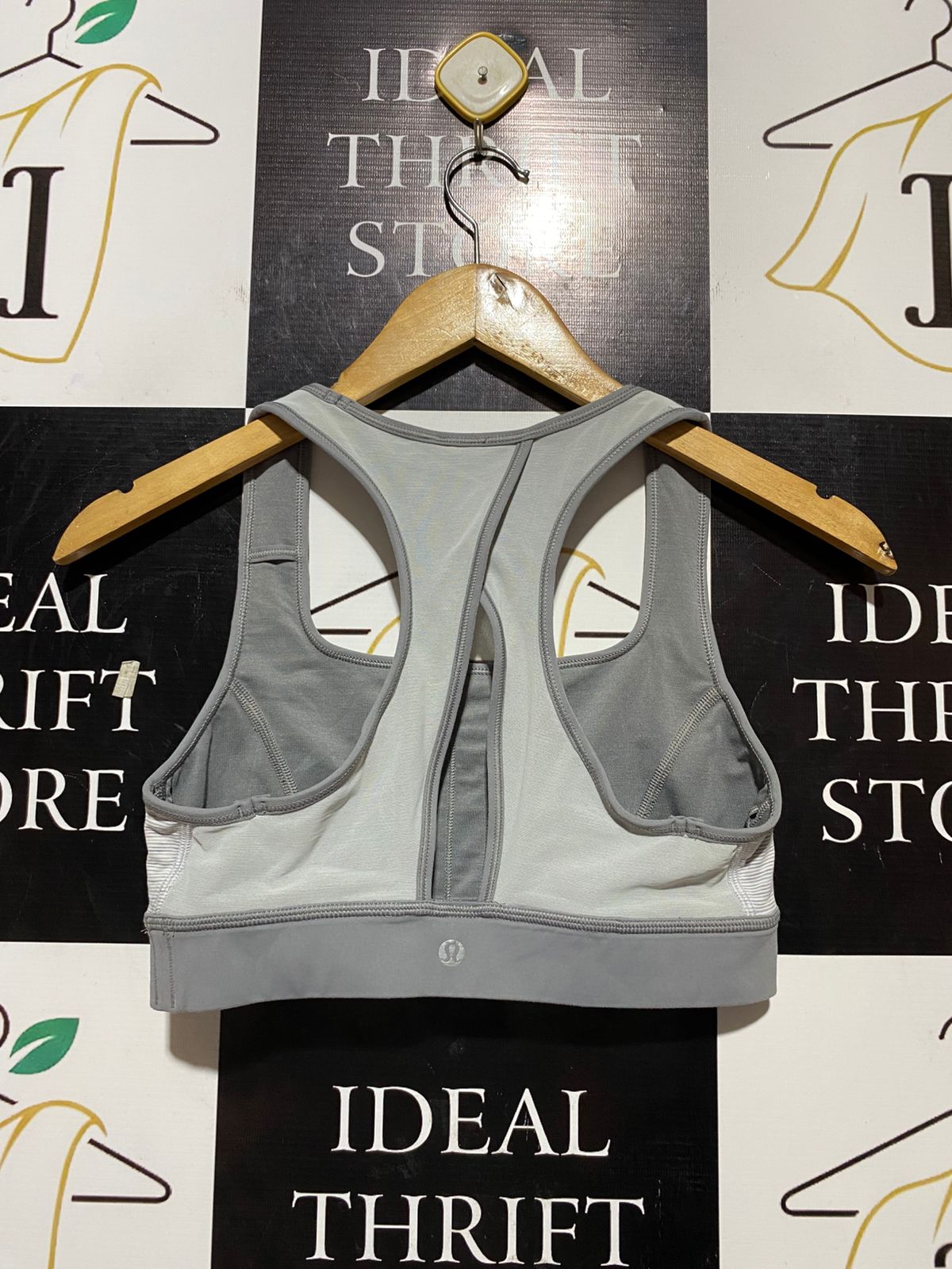 LULULEMON |S| BUST 13| INVIGORATE BRA - STRIPED GREY & WHITE
