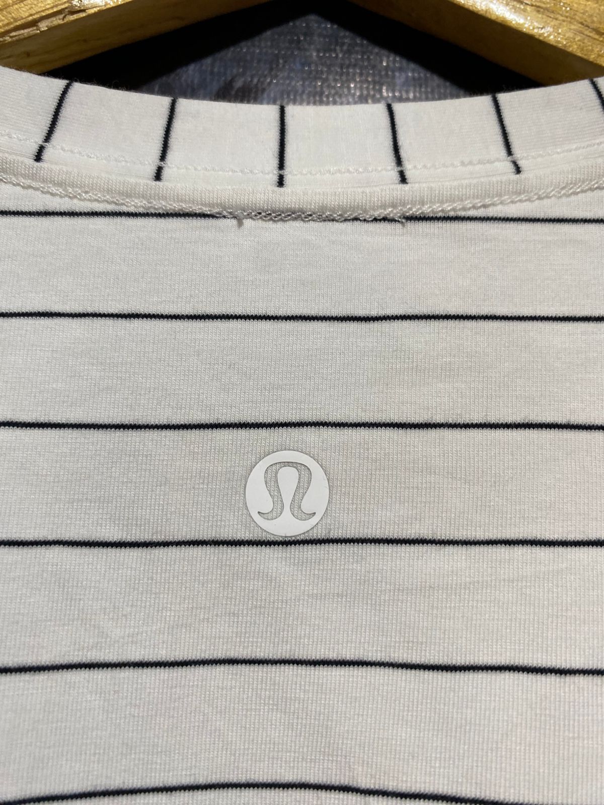LULULEMON  |M| BUST 17| WHITE AND BLACK STRIPED SWIFTLY TECH LONG SLEEVE SHIRT