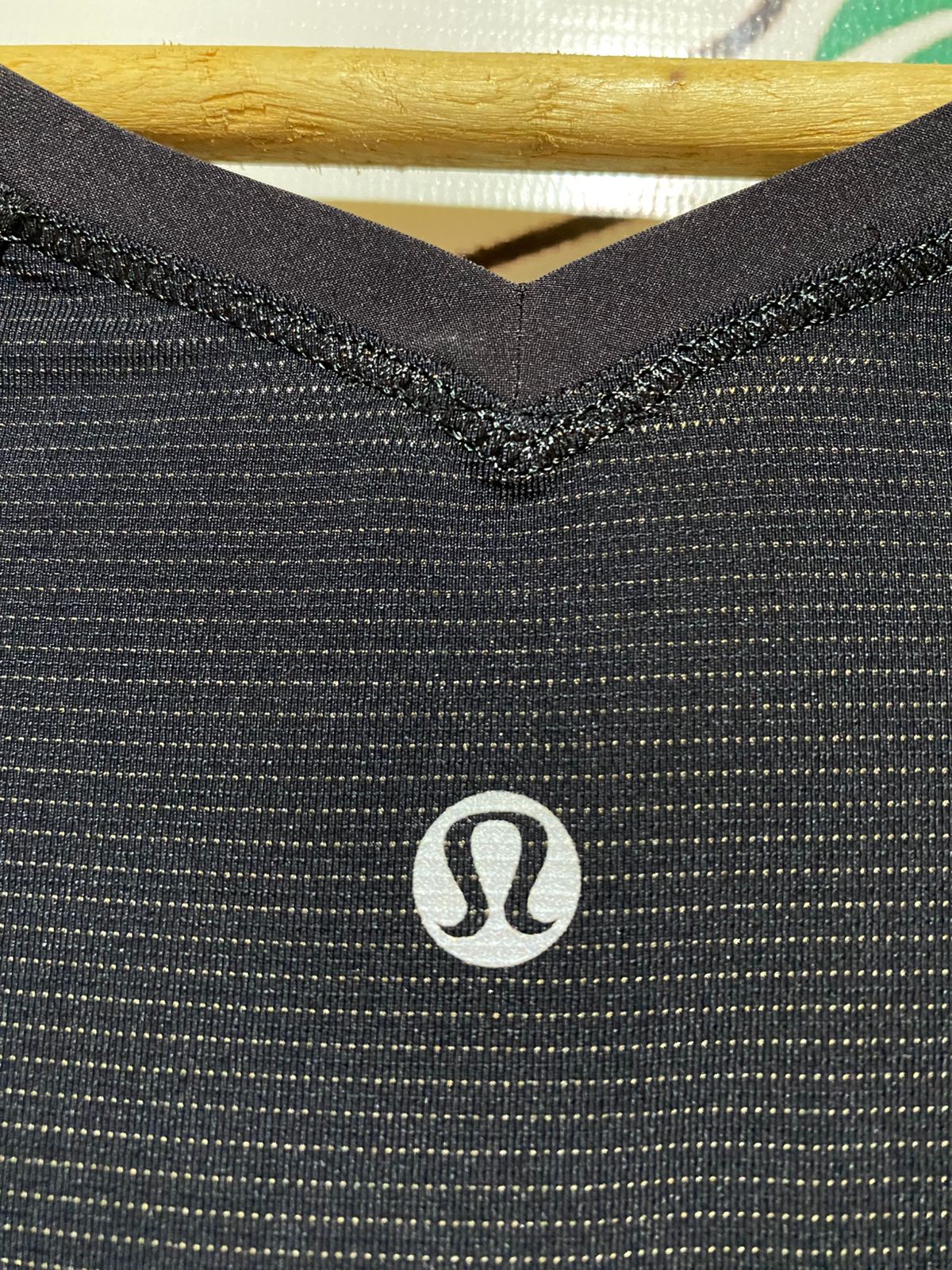 LULULEMON |S| BUST 15| BLACK SWIFTLY TECH V-NECK SHORT SLEEVE T-SHIRT