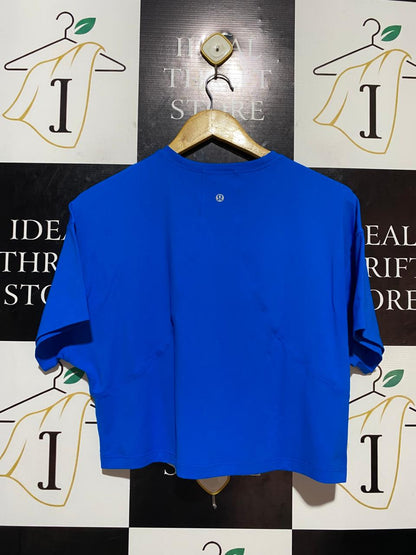 LULULEMON |L| BUST 21| ED CURTIS GRAPHIC CROPPED T-SHIRT IN COBALT BLUE