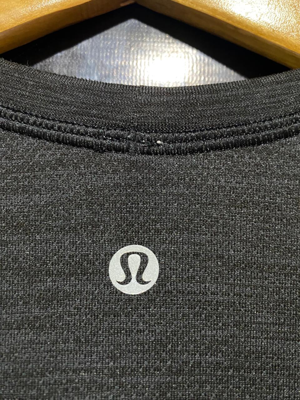 LULULEMON |M| BUST 18| METAL VENT TECH LONG SLEEVE SHIRT IN CHARCOAL HEATHER