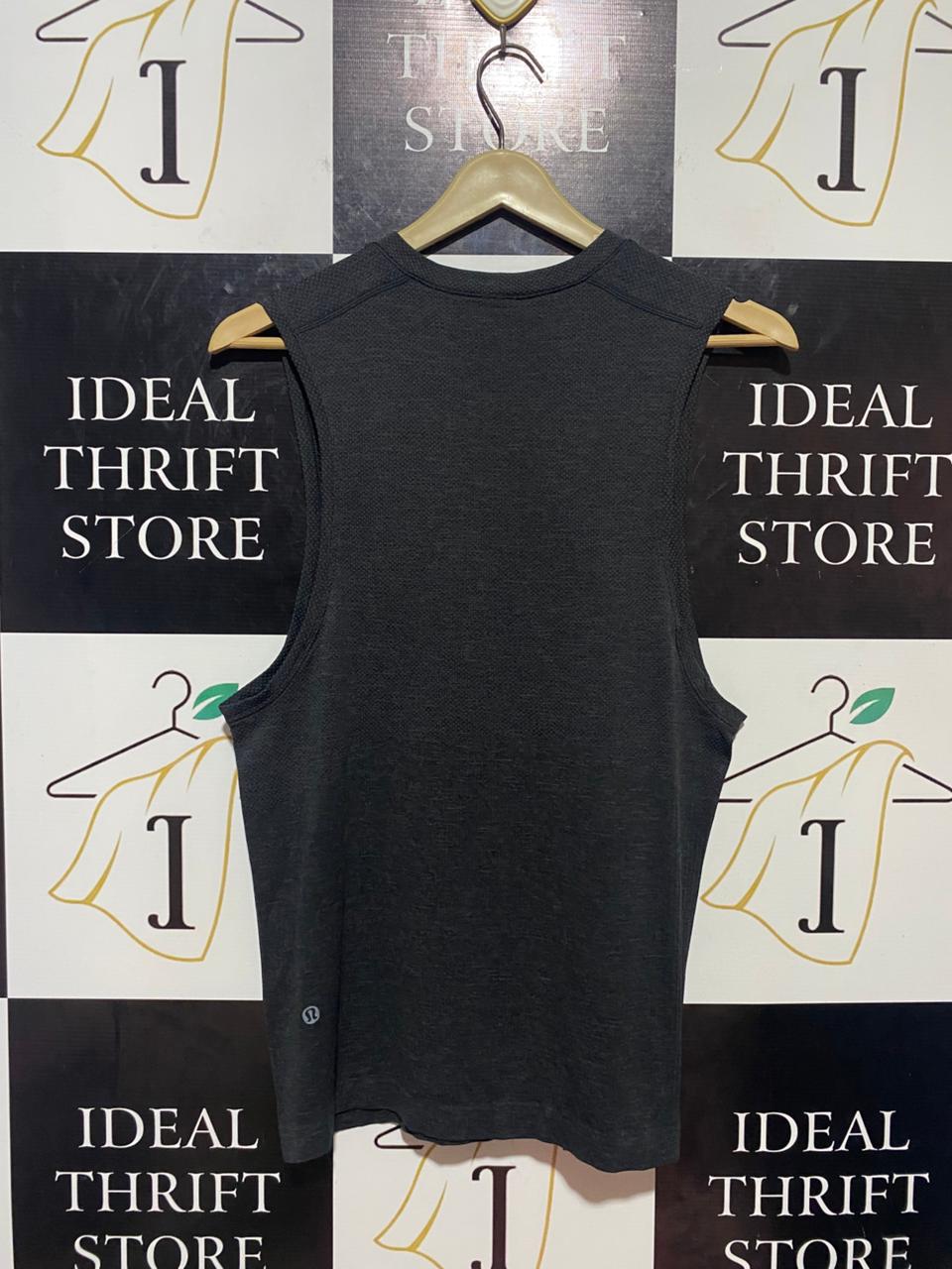 LULULEMON |M| BUST 17| METAL VENT TECH SLEEVELESS SHIRT IN CHARCOAL BLACK