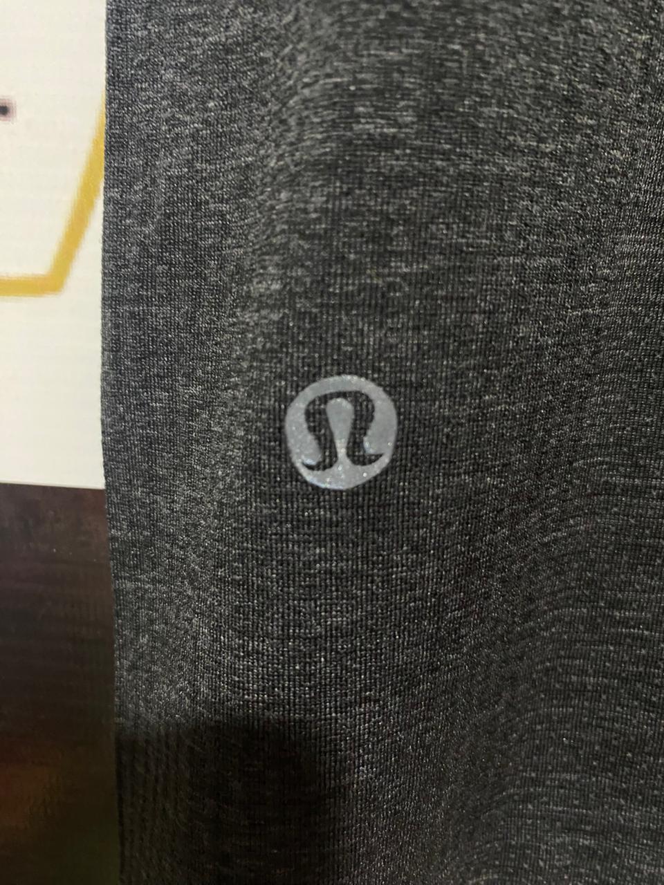 LULULEMON |M| BUST 17| METAL VENT TECH SLEEVELESS SHIRT IN CHARCOAL BLACK