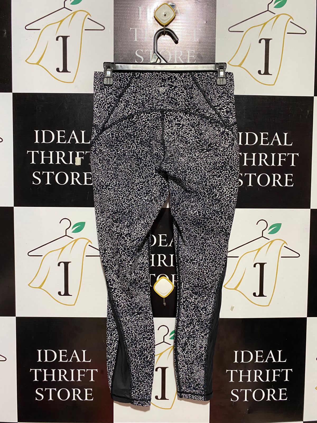 LULULEMON | M| WAIST 27| HIGH-RISE ALIGN LEGGINGS IN MONO CRACKLE PRINT