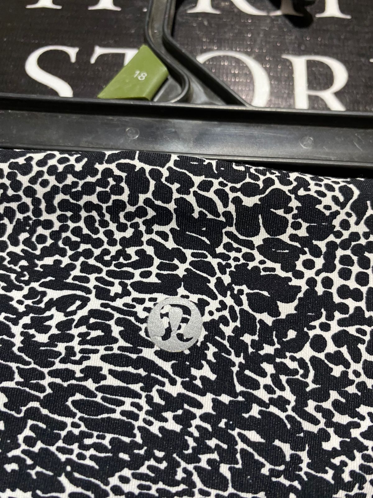 LULULEMON | M| WAIST 27| HIGH-RISE ALIGN LEGGINGS IN MONO CRACKLE PRINT