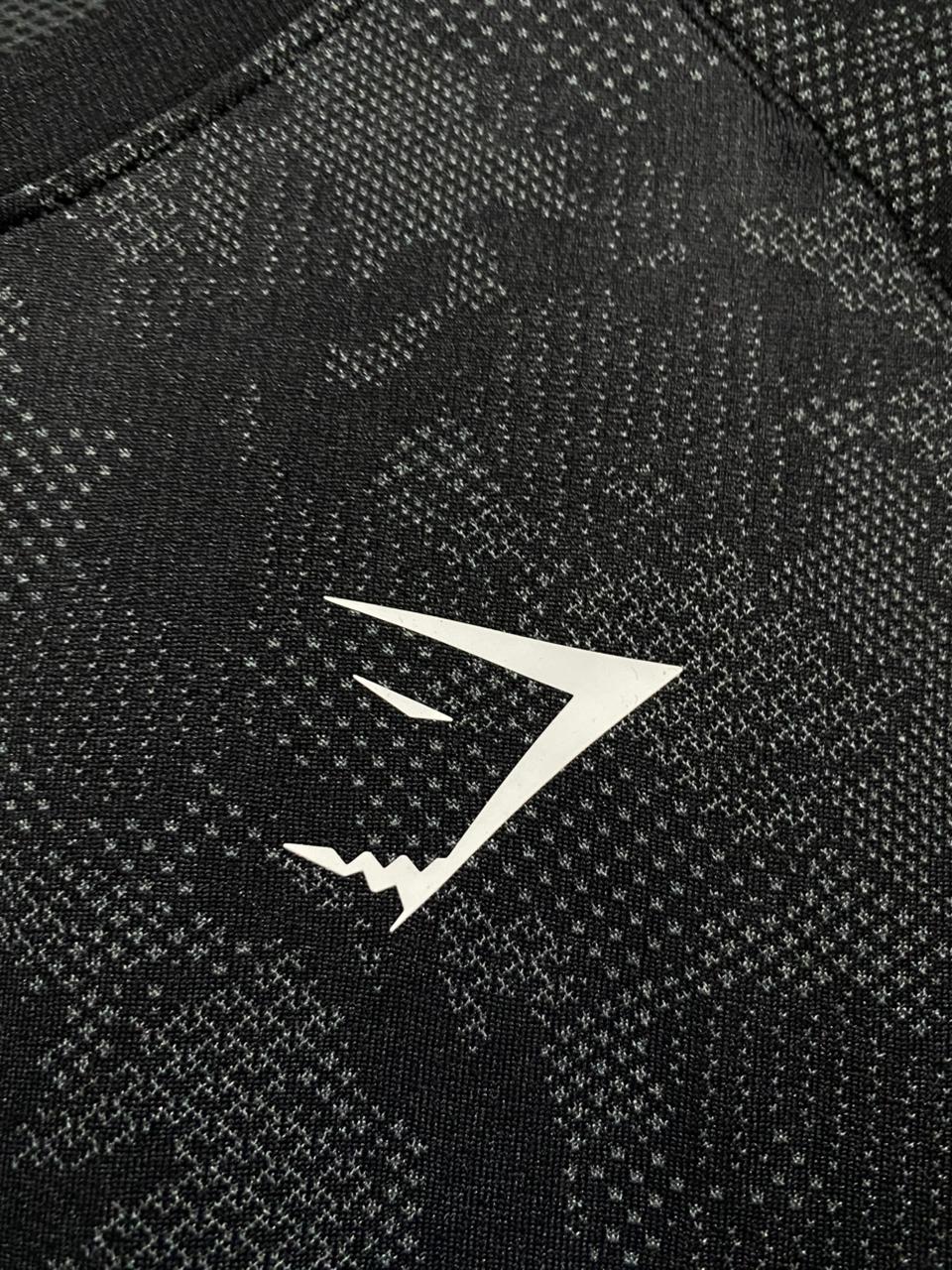 GYMSHARK | L| BUST 20| GEO SEAMLESS T-SHIRT IN BLACK CAMO