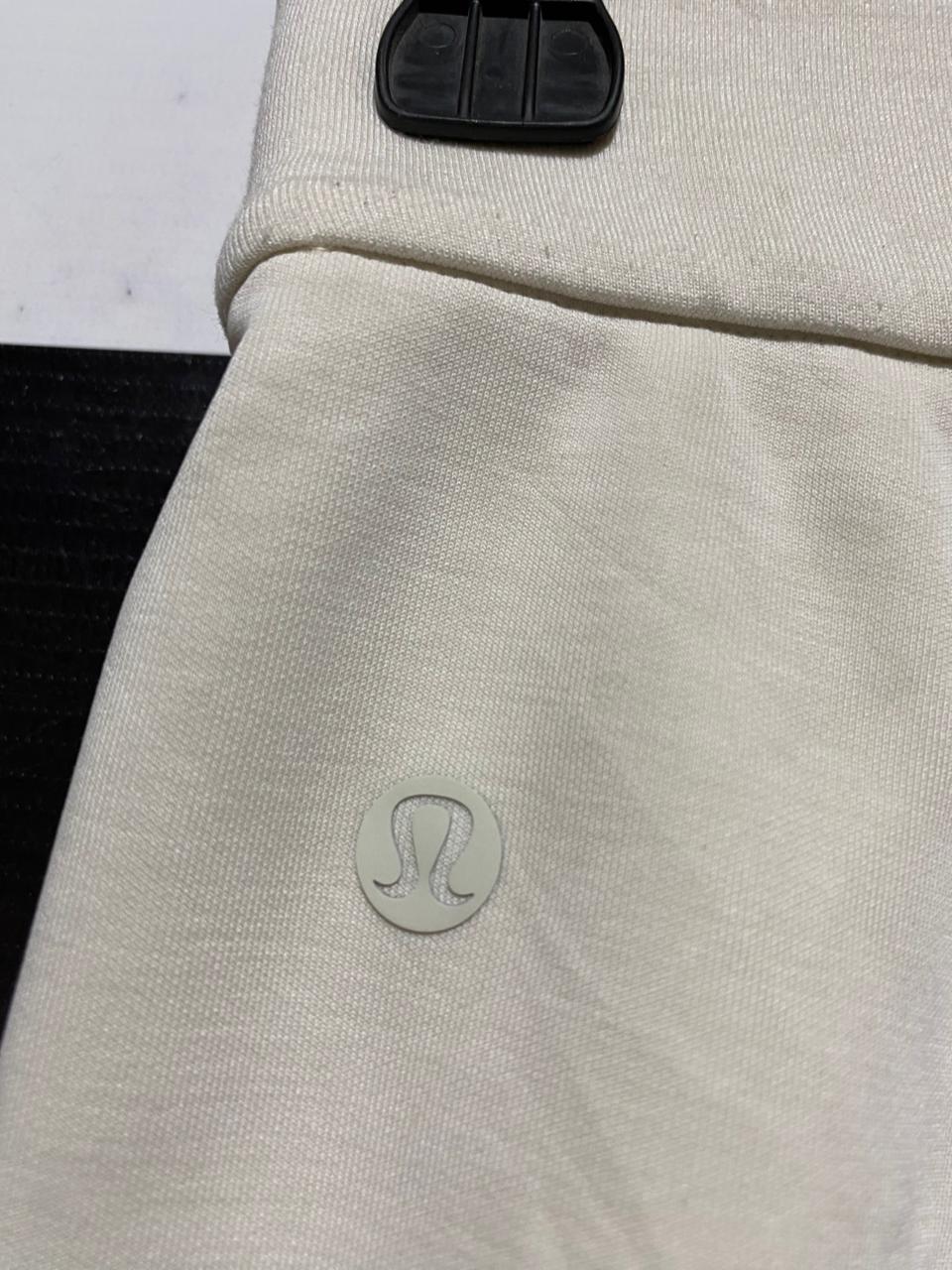 LULULEMON |S| WAIST 26| SOFTSTREME HIGH-RISE SHORT 4" WHITE OPAL