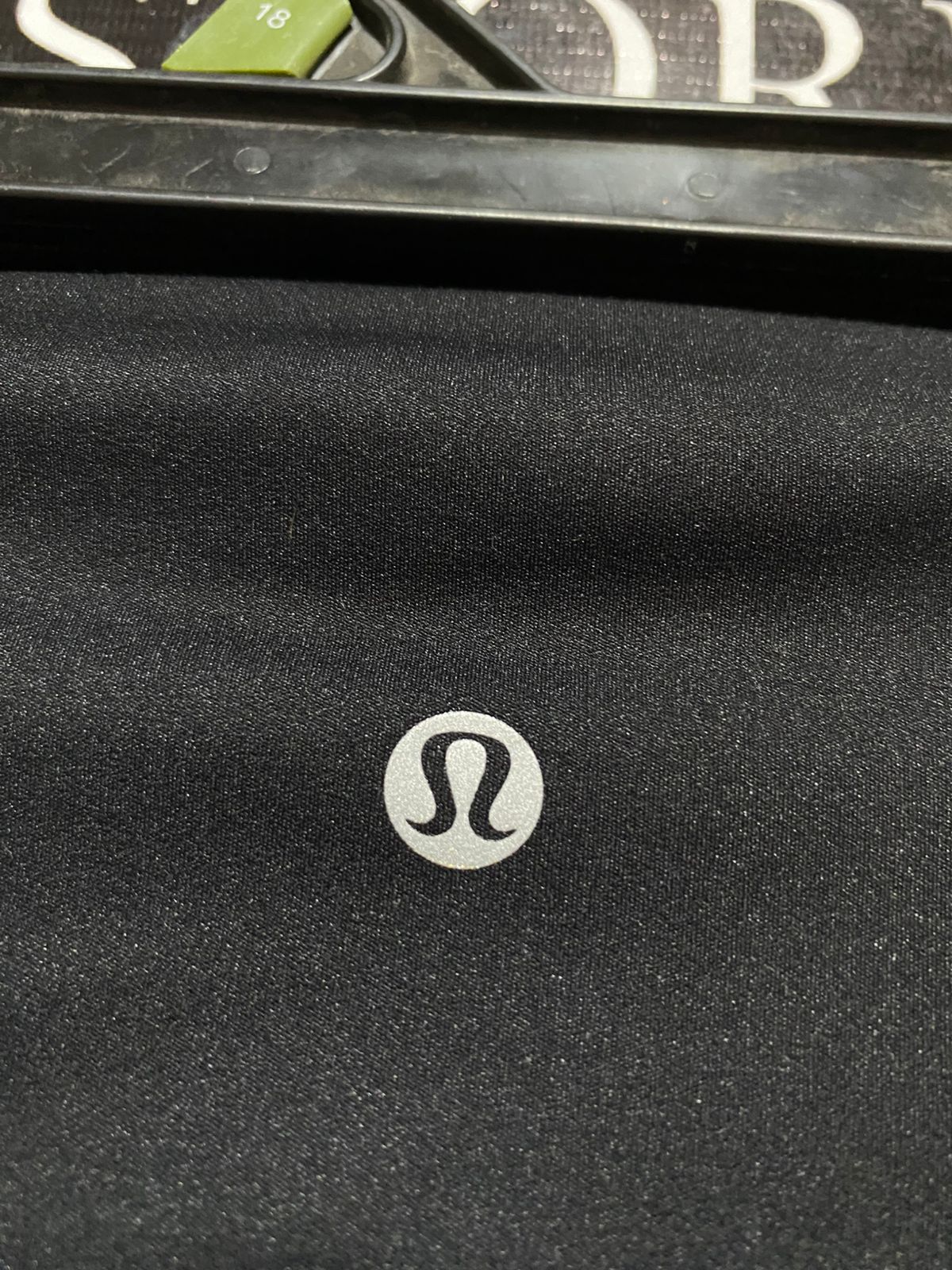 LULULEMON | XS| WAIST 24| PREMIUM V-WAIST HIGH-RISE LEGGINGS – SLEEK BLACK PERFORMANCE ACTIVEWEAR