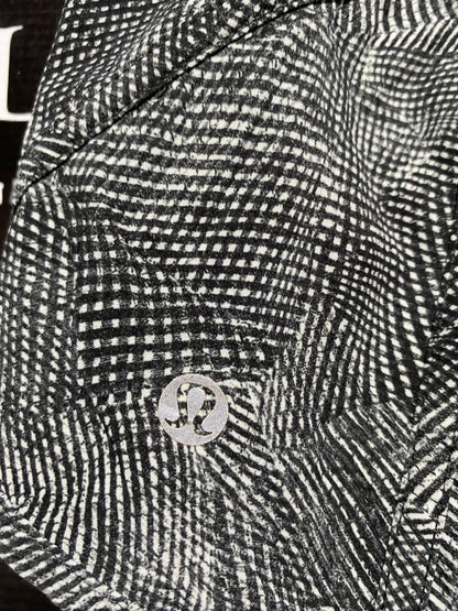 LULULEMON | XS| WAIST 24| TRACK THAT HIGH-RISE RUNNING SHORTS – BLACK & WHITE ABSTRACT PRINT