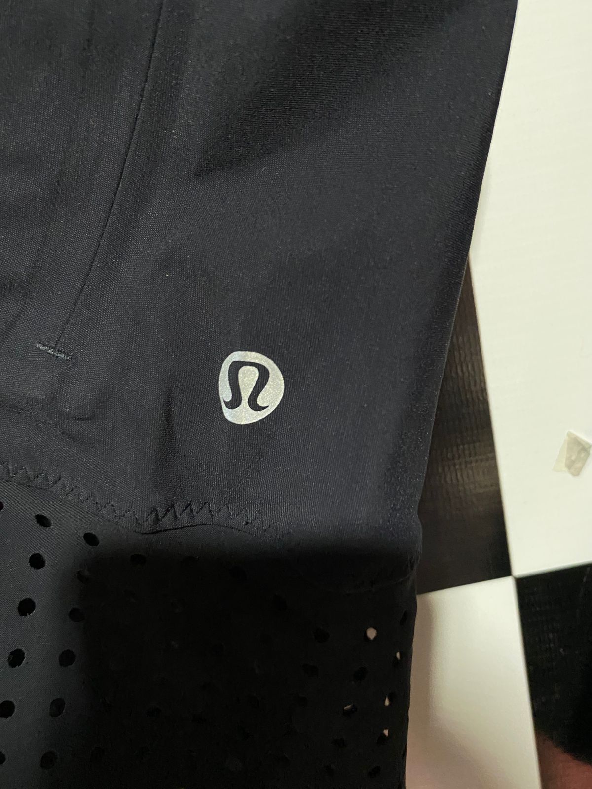 LULULEMON |M| BUST 18| PREMIUM PERFORMANCE LONG-SLEEVE TRAINING TOP – ONYX BLACK