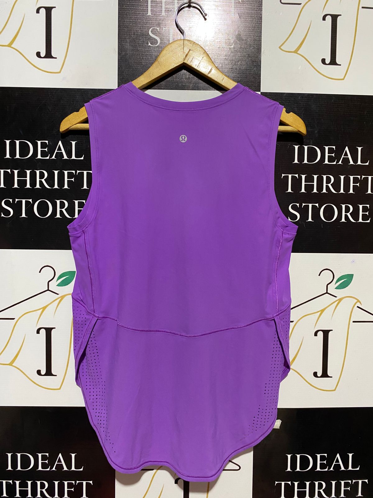 LULULEMON |M| BUST 17| PREMIUM VENTILATED CURVED-HEM PERFORMANCE TANK – MAGENTA PURPLE