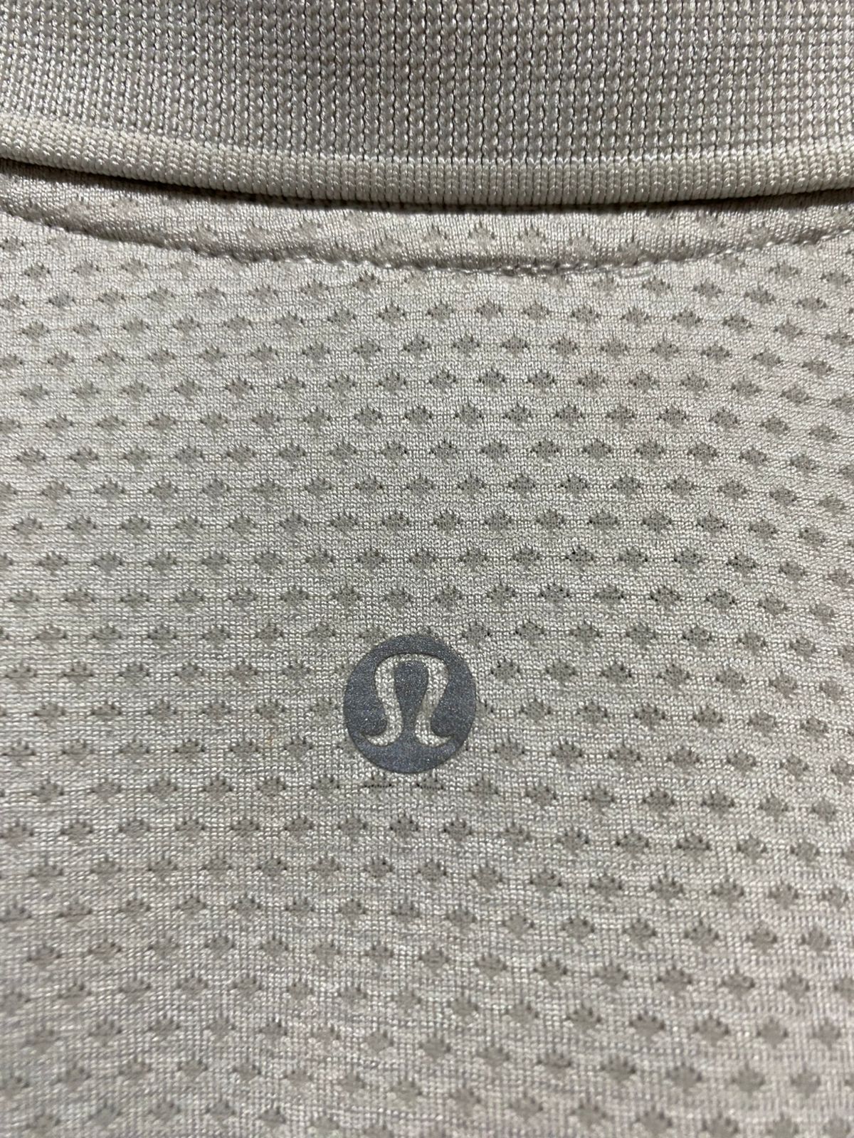 LULULEMON |M| BUST 18| PREMIUM SEAMLESS QUARTER-ZIP PERFORMANCE POLO – STONE GRAY