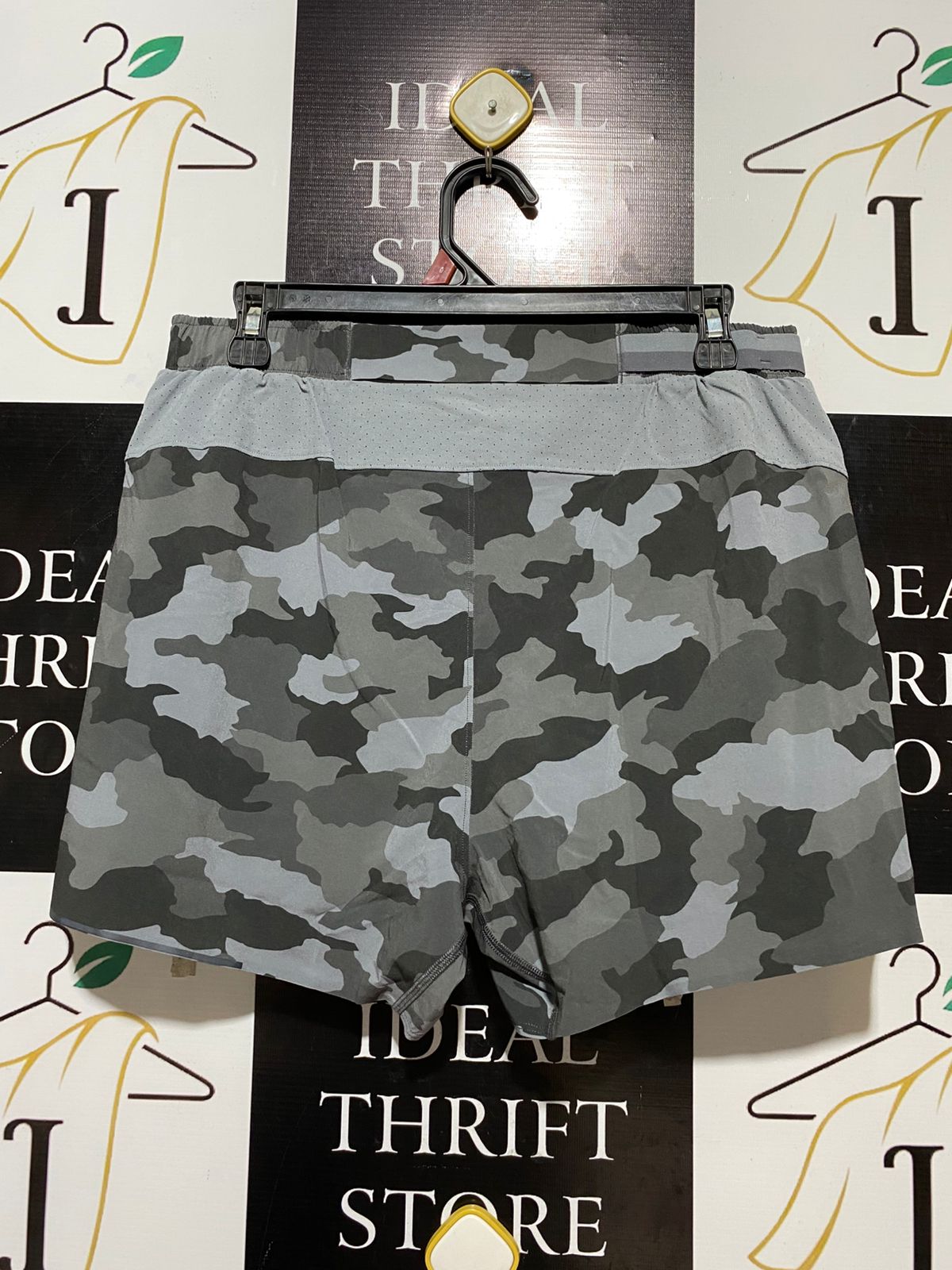 LULULEMON |L| WAIST 30| PACE BREAKER LINERLESS SHORTS 7" - GREY CAMO