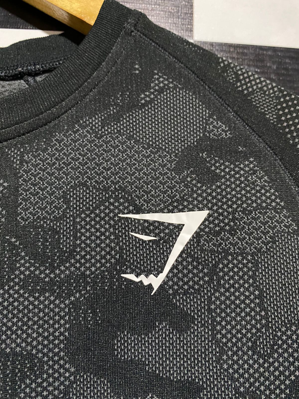 GYMSHARK |M| BUST 18| VITAL SEAMLESS LONG SLEEVE T-SHIRT IN BLACK CAMO