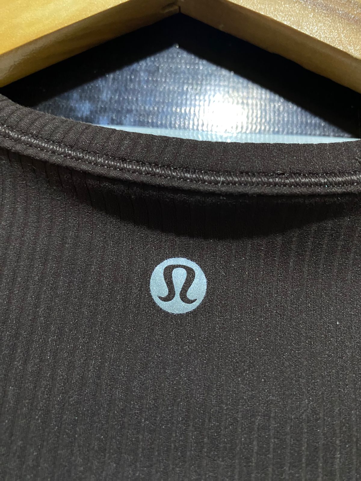 LULULEMON |S| BUST 15| HOLD TIGHT SHORT-SLEEVE T-SHIRT IN ESPRESSO