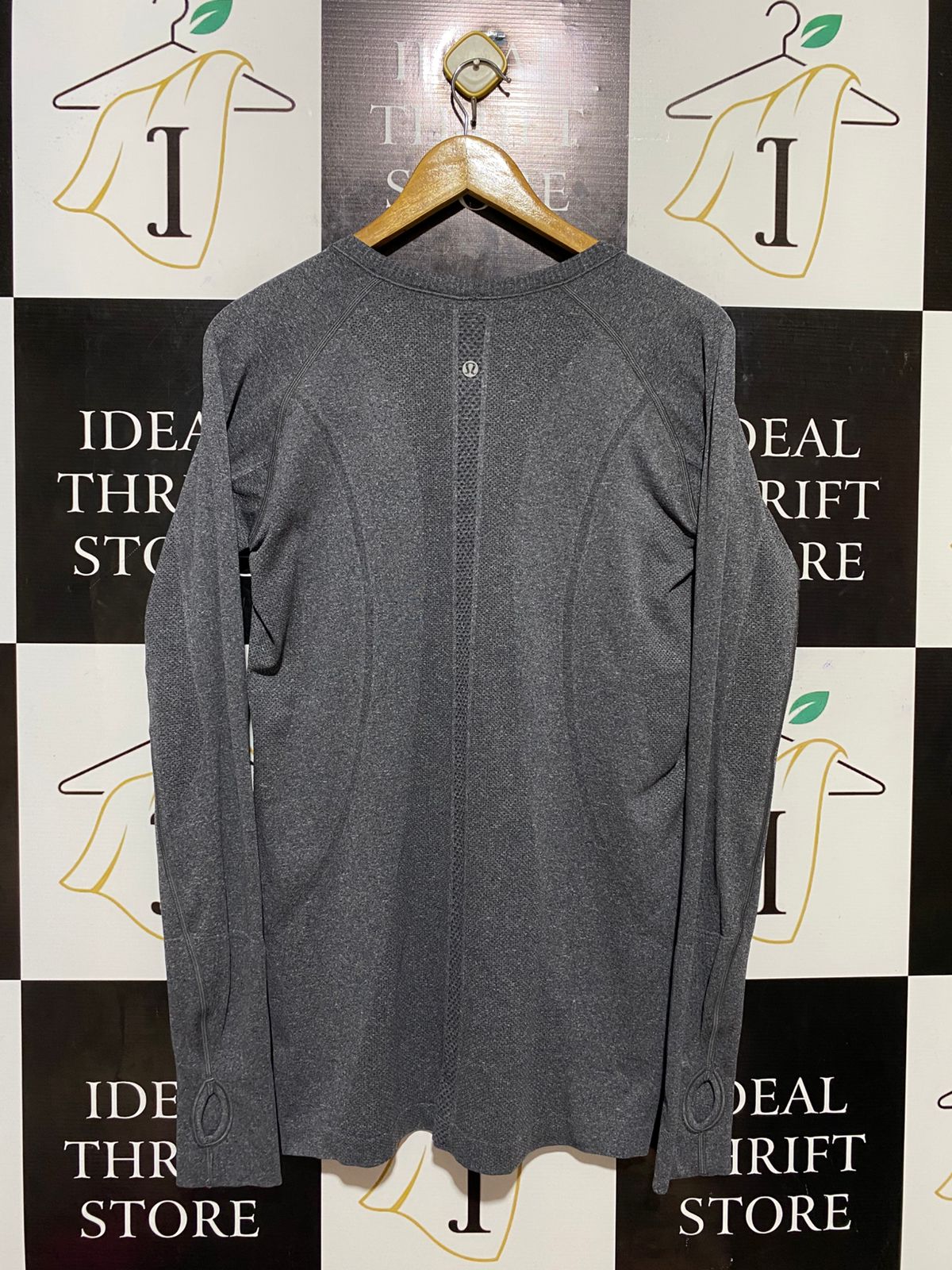 LULULEMON |L| BUST 19| SWIFTLY TECH LONG-SLEEVE SHIRT 2.0 IN ANTHRACITE GREY