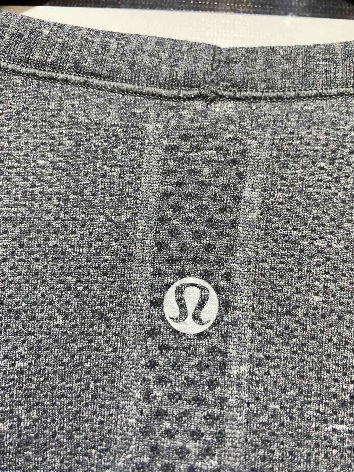 LULULEMON |L| BUST 19| SWIFTLY TECH LONG-SLEEVE SHIRT 2.0 IN ANTHRACITE GREY