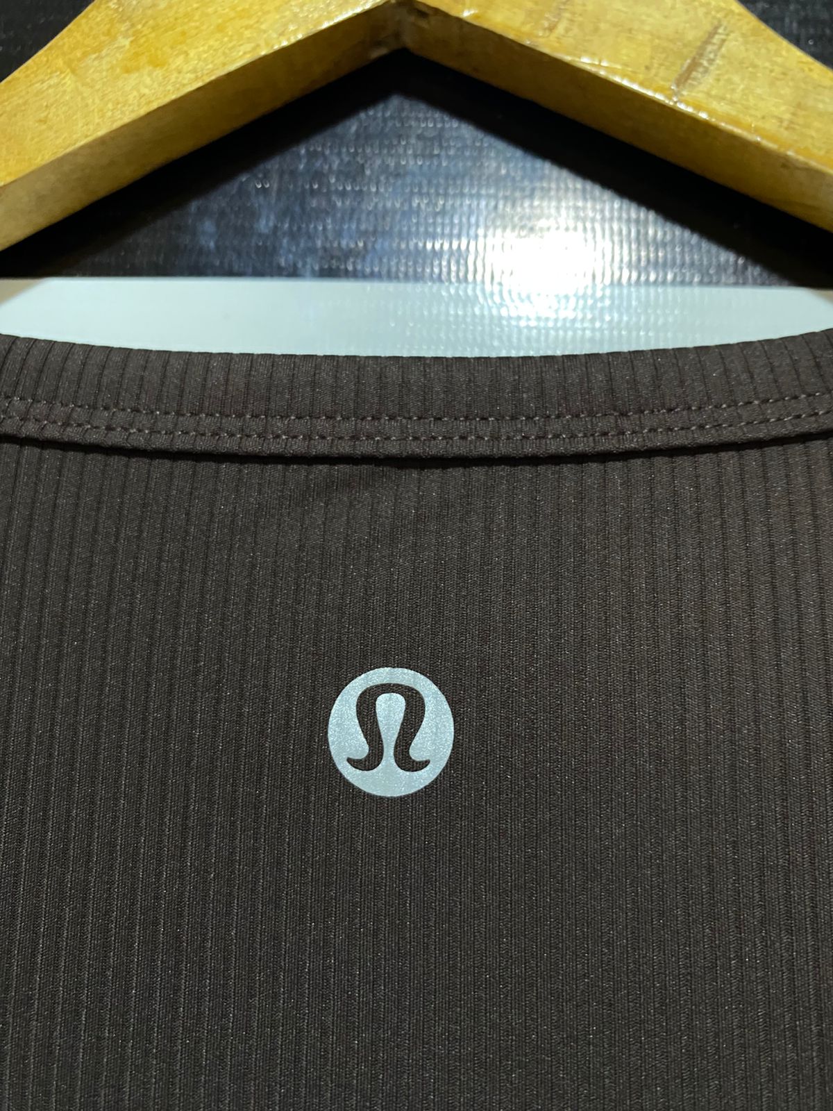 LULULEMON |M| BUST 17| HOLD TIGHT LONG-SLEEVE SHIRT IN ESPRESSO