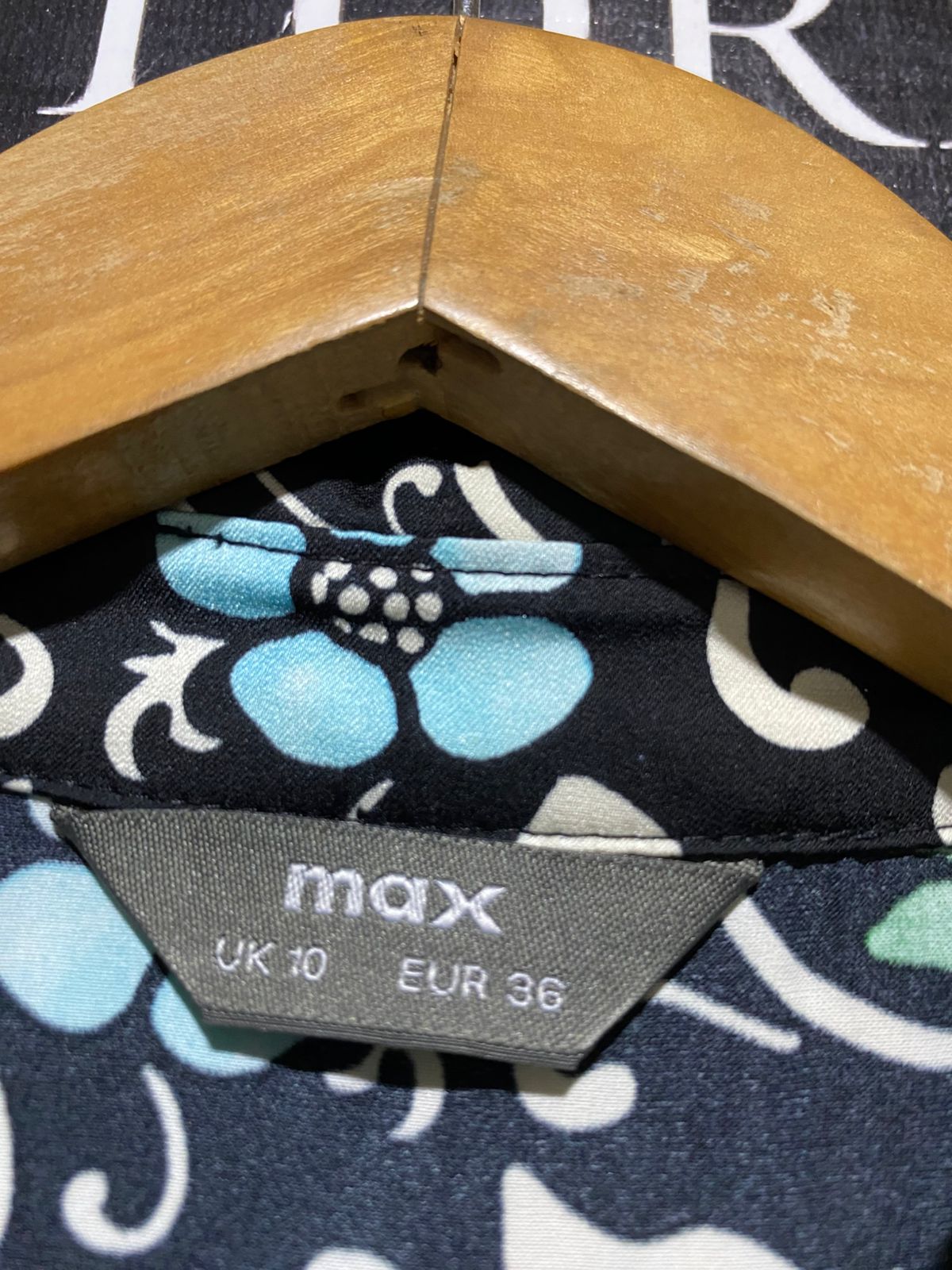 MAX|M| BUST 19| B23| FLORAL DAMASK BUTTON-DOWN BLOUSE