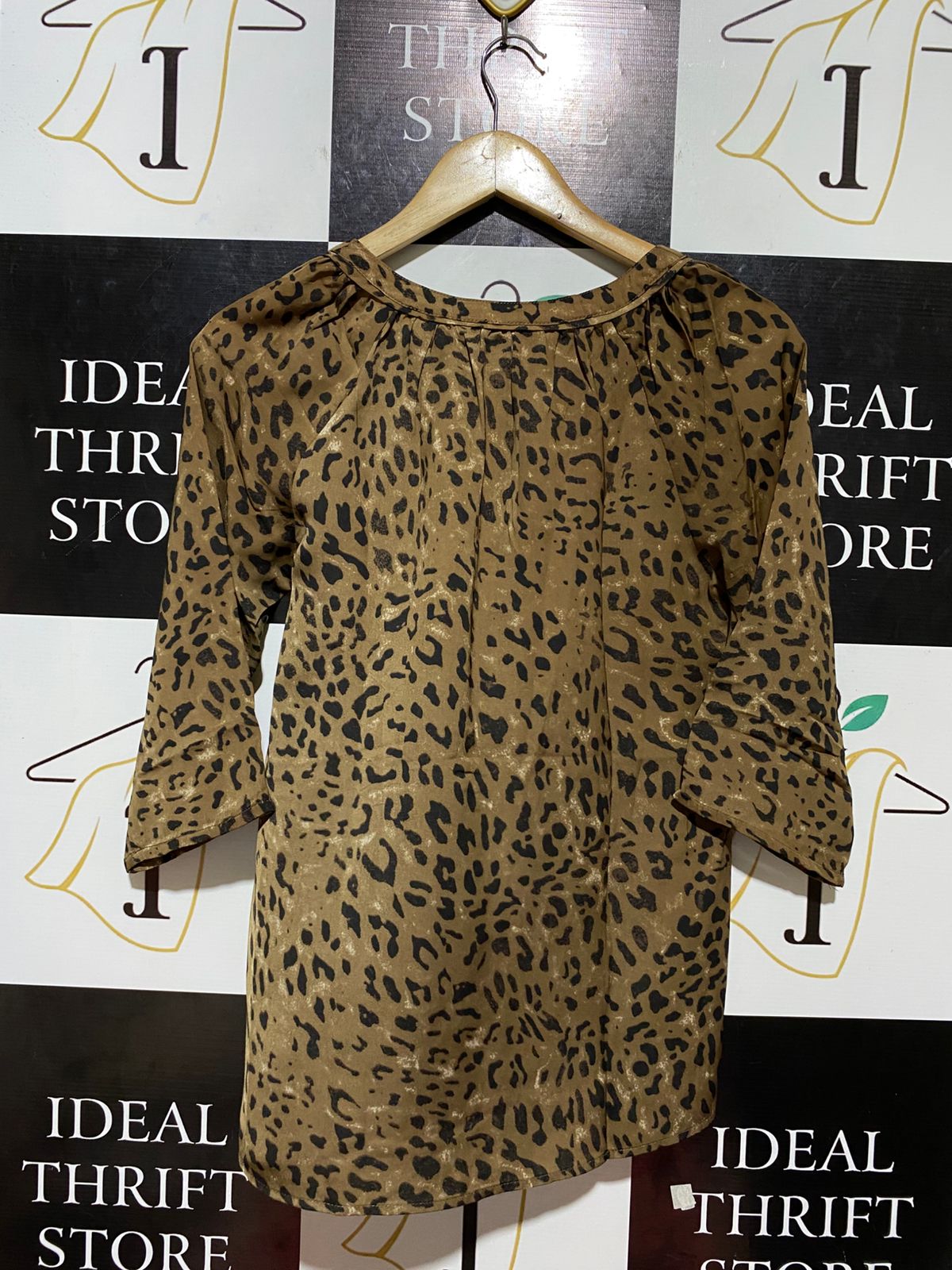 CAPTURE |M| BUST 18| B23| EXPRESS LEOPARD PRINT SATIN-SHEEN BLOUSE