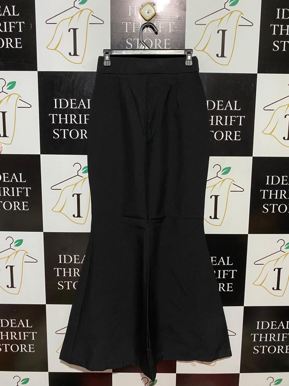 PRETTYLITTLE THING |S| WAIST 26| B24| PREMIUM BLACK FLARED TROUSERS - HIGH-WAISTED BELL-BOTTOM APPAREL