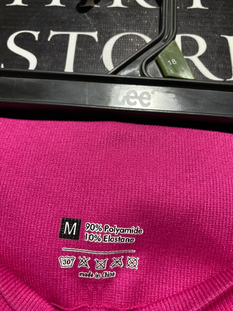 |M| WAIST 24| B24| PREMIUM HIGH-WAISTED VIBRANT PINK SEAMLESS ACTIVEWEAR SHORTS