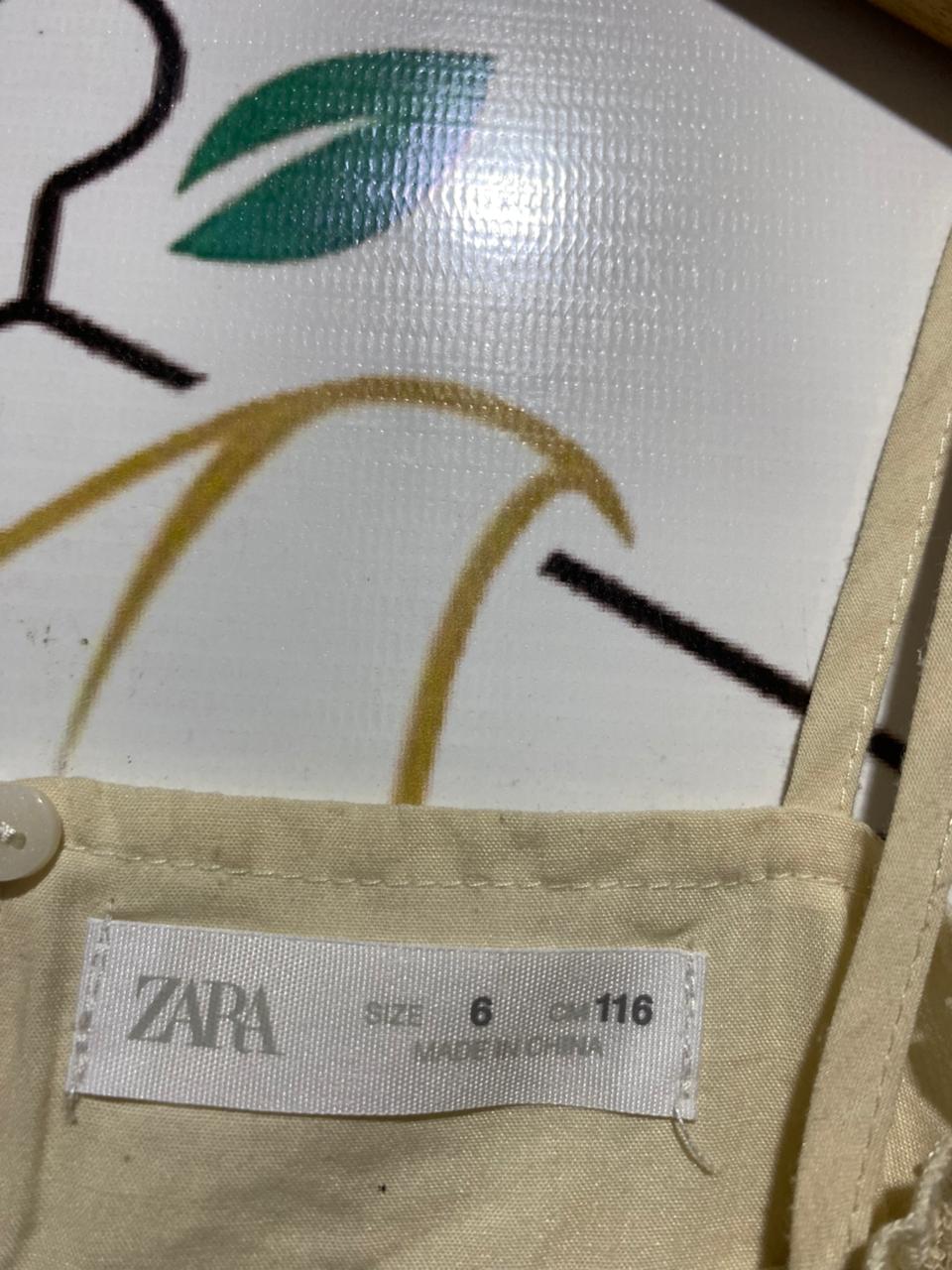 ZARA |XS| BUST 12| B23| PREMIUM CREAM SMOCKED SPAGHETTI STRAP CROP TOP – CHIC SUMMER TEXTURED BANDEAU