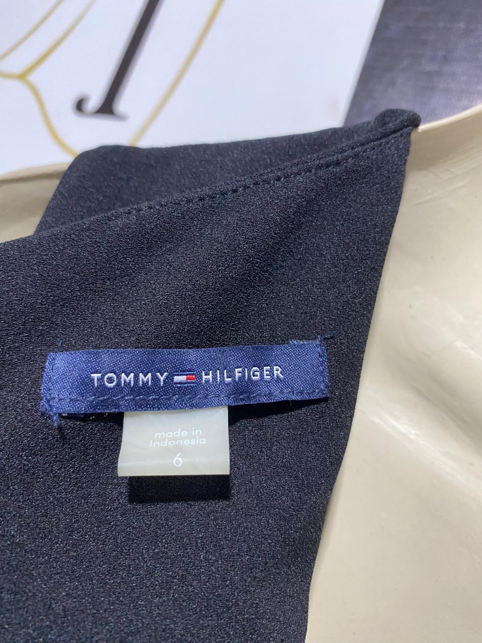 TOMMY HILFIER |M| BUST 18| B25| WOMEN'S CHIC BLACK AND WHITE COLOR-BLOCK COLD-SHOULDER SHIFT DRESS