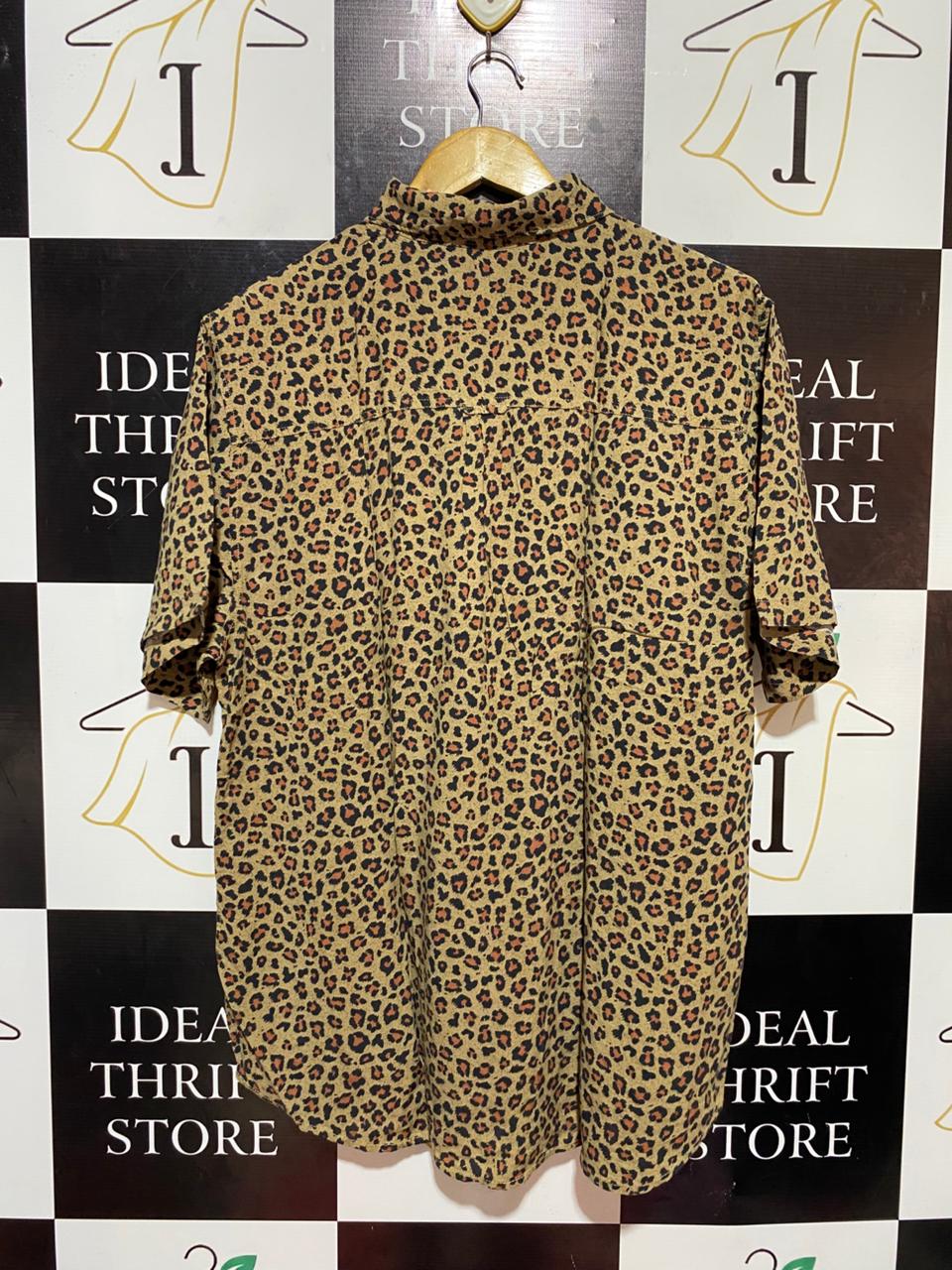 RE MASTERED |XL| BUST 23| B24| PREMIUM LEOPARD PRINT SHORT SLEEVE BUTTON-DOWN SHIRT