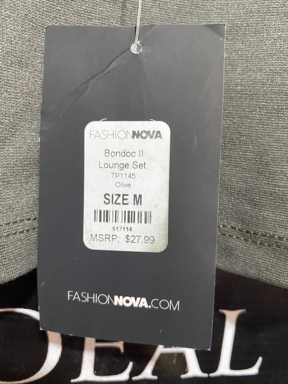 FASHION NOVA |M| BUST 15| B24| PREMIUM FASHION NOVA SCOOP NECK CROP TOP