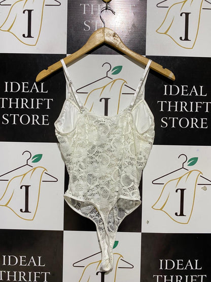MISSGUIDED |M| BUST 17| C1| ELEGANT WHITE LACE BODYSUIT – SHEER FLORAL DESIGN