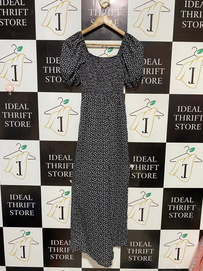 JIM & NORA |S| BUST 11| B25| CHIC BLACK FLORAL SMOCKED MIDI DRESS