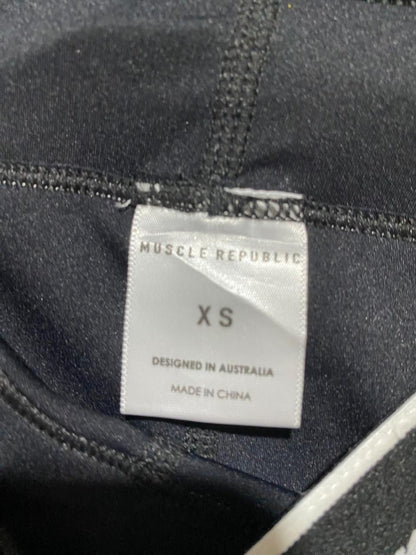 MUSCLE REPUBLIC |XS| WAIST 22| B25| PERFORMANCE BIKER SHORTS - BLACK