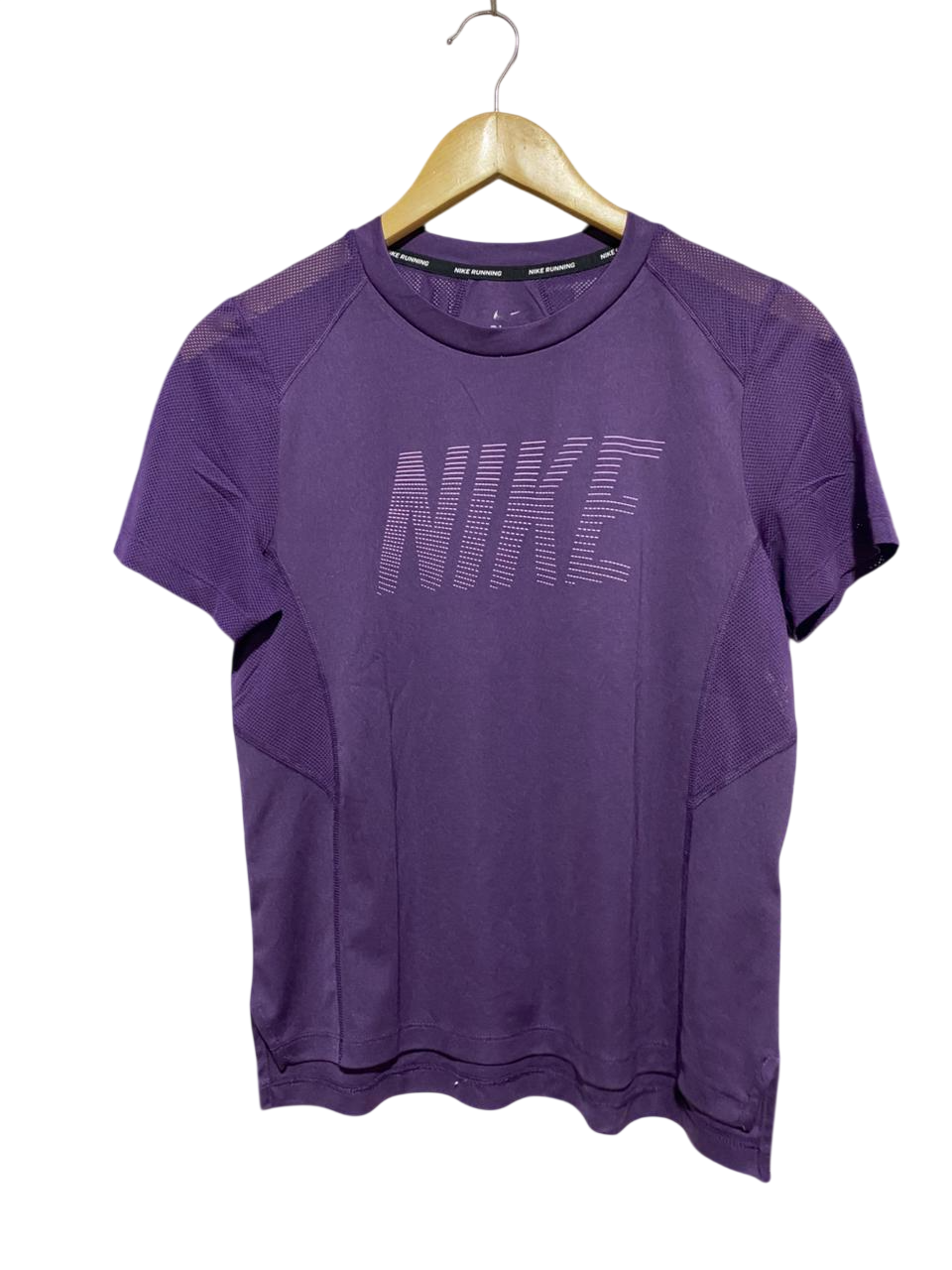 NIKE |M| BUST 18| B26| RUNNING DRI-FIT PURPLE MESH PANEL TEE
