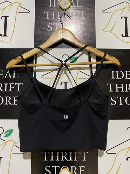 COTTON ON |L| BUST 15| B26| BLACK SEAMLESS CROP TOP SPORTS BRA WITH STRAPPY CROSS-BACK DESIGN