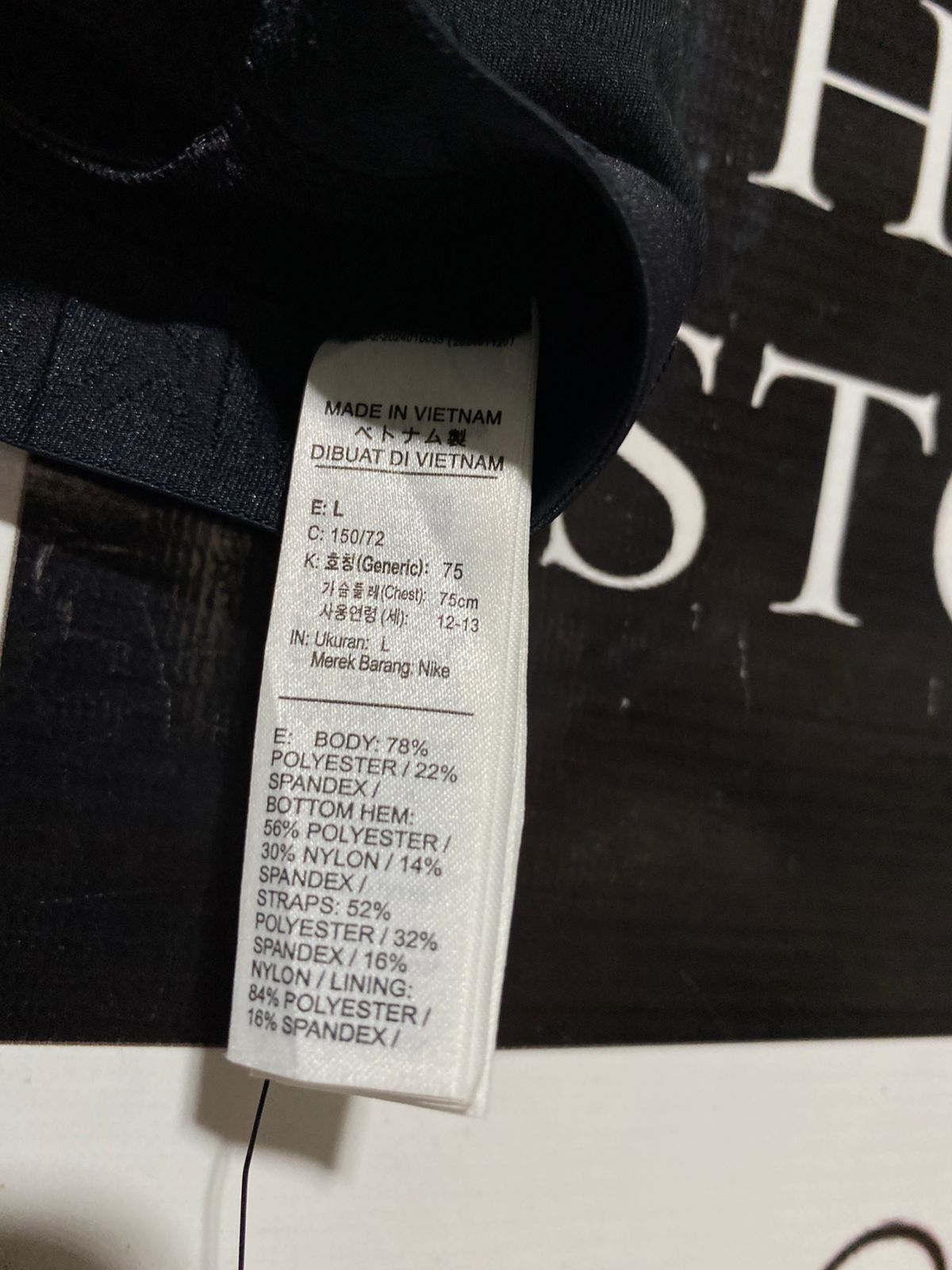 NIKE |L| BUST 13| B26| BLACK INDY LIGHT-SUPPORT STRAPPY SPORTS BRA