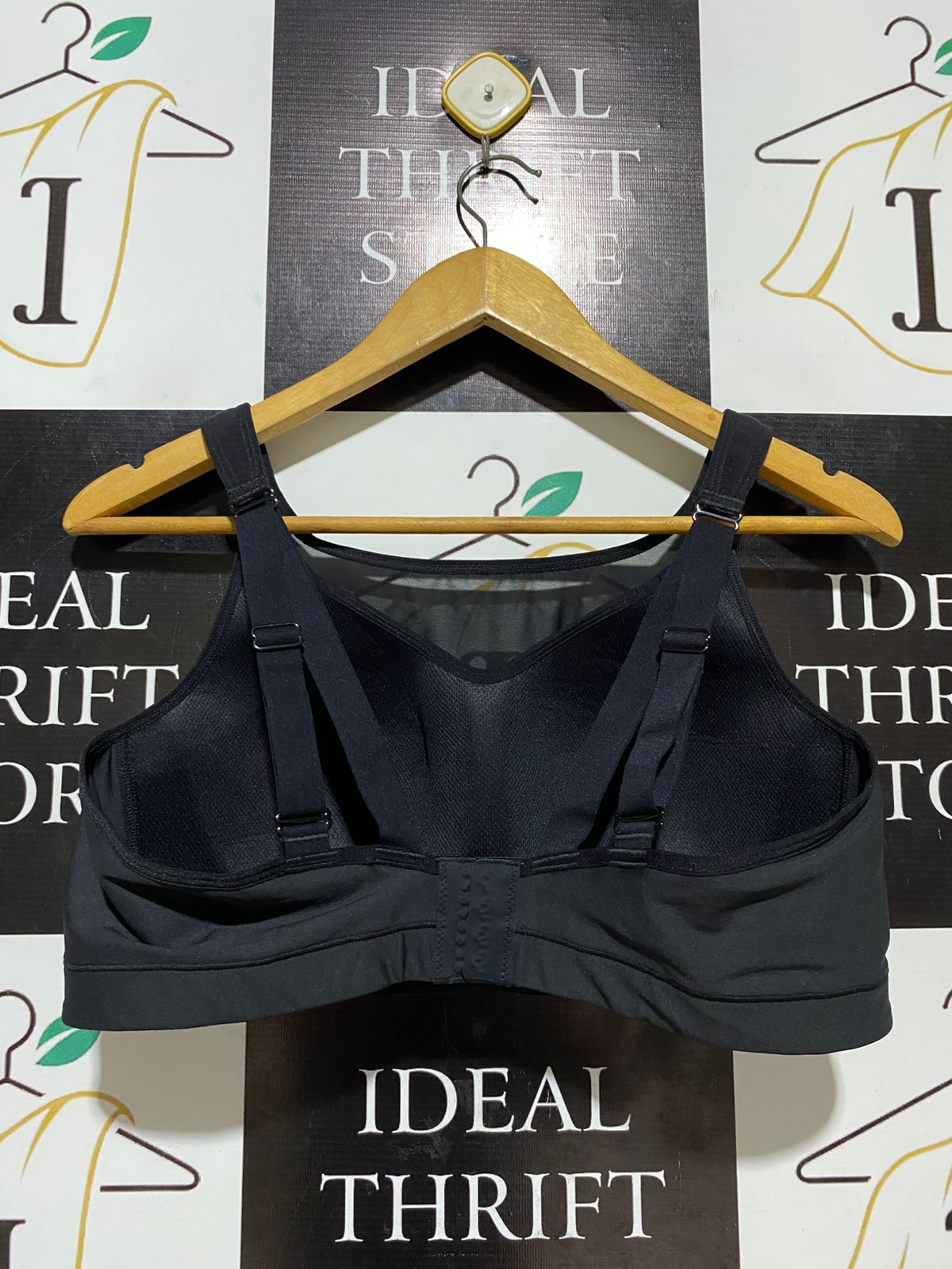POP FLEX |XL| BUST 17| B26| BLACK PERFORMANCE SPORTS BRA WITH V-SHAPED MESH INSERT
