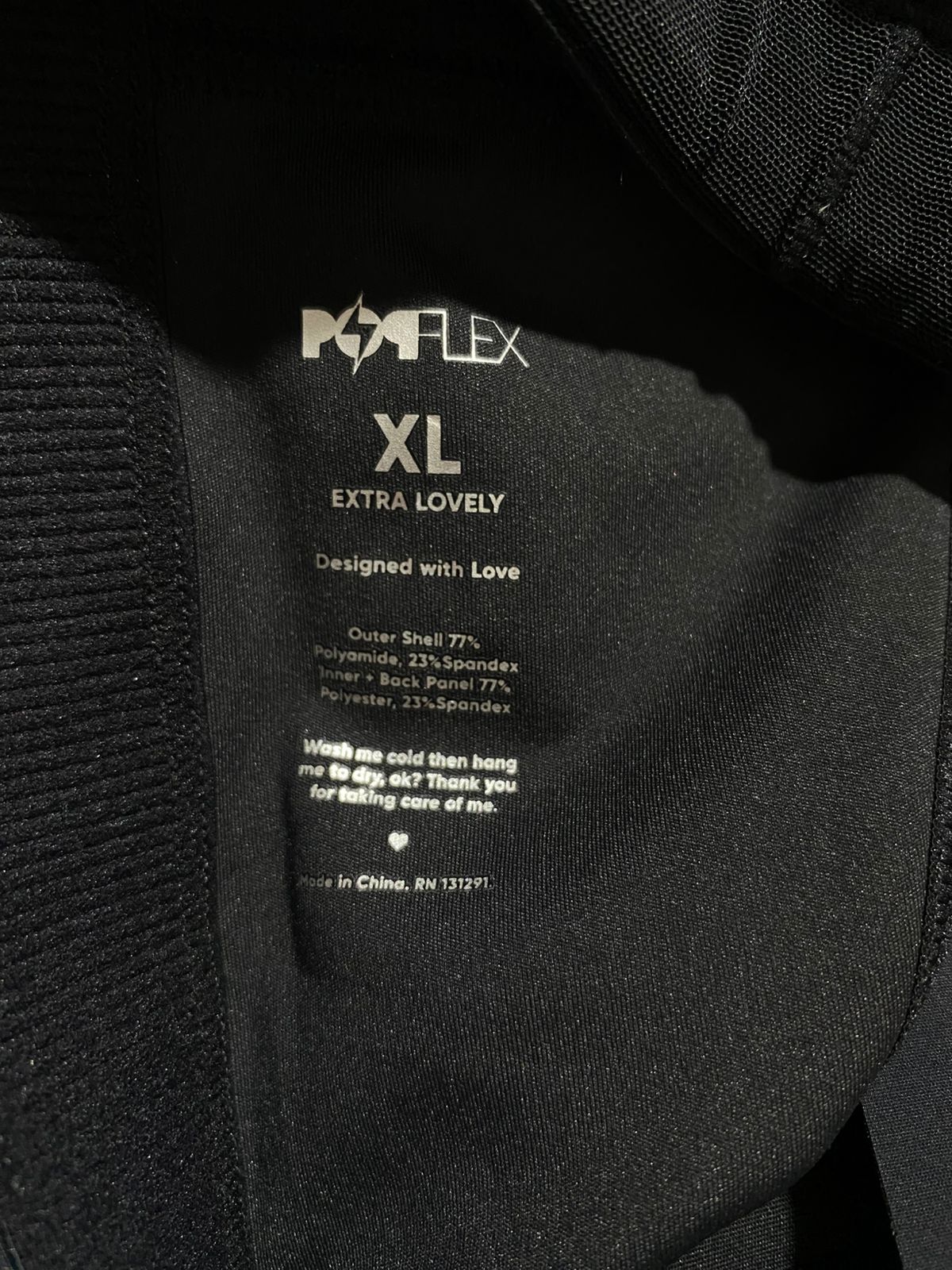 POP FLEX |XL| BUST 17| B26| BLACK PERFORMANCE SPORTS BRA WITH V-SHAPED MESH INSERT
