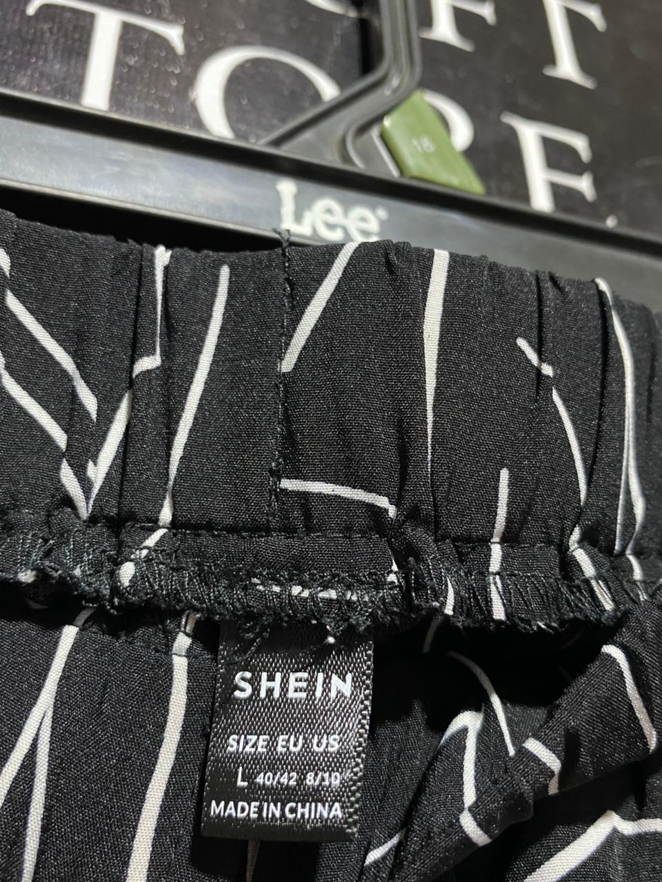 SHEIN |M| WAIST 28| B27| BLACK AND WHITE ABSTRACT GEOMETRIC PRINT WIDE-LEG TROUSERS