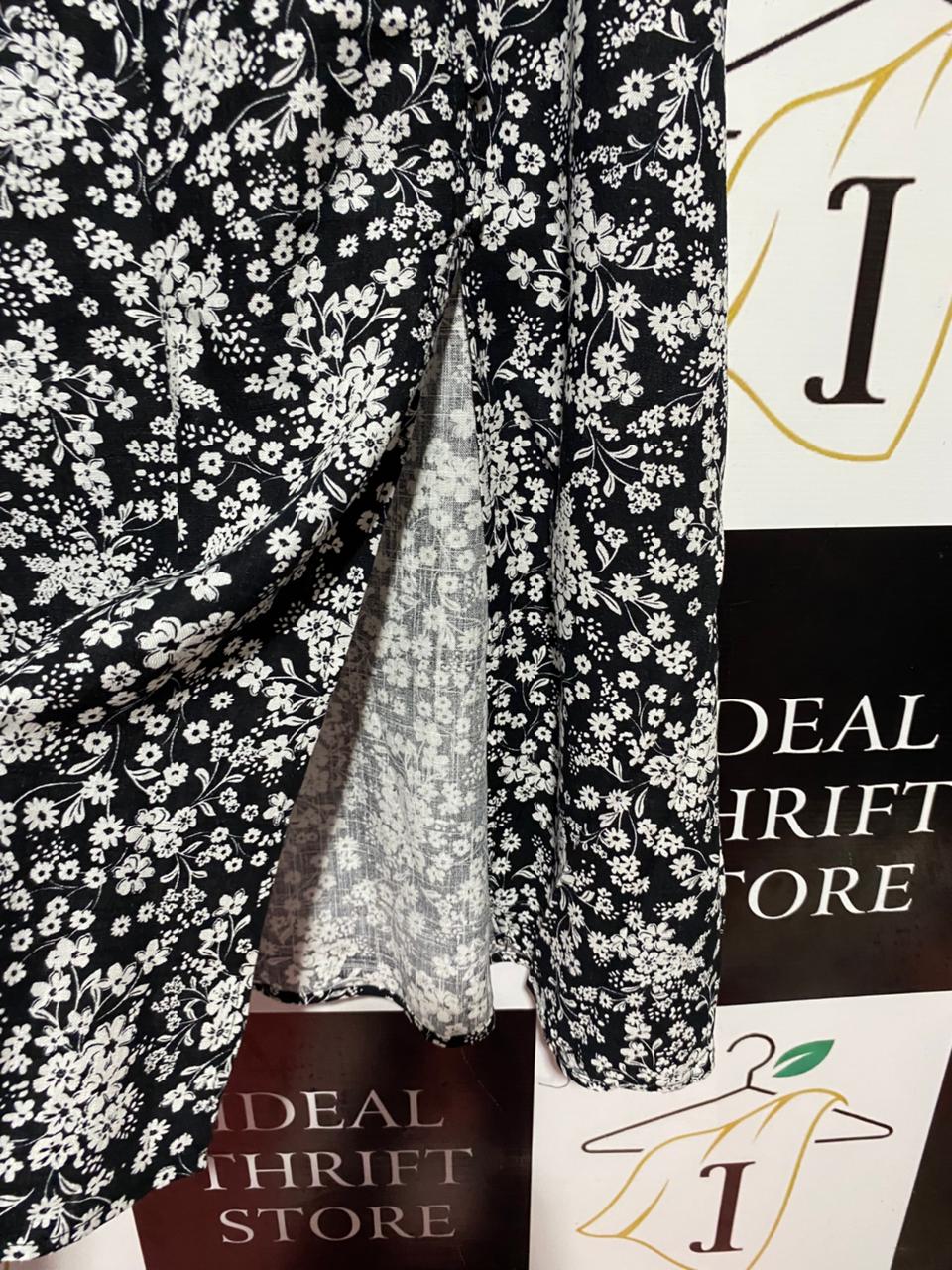 DOTTI |XL| WAIST 32| B27| BLACK AND WHITE DITSY FLORAL MIDI SKIRT WITH SIDE SLIT