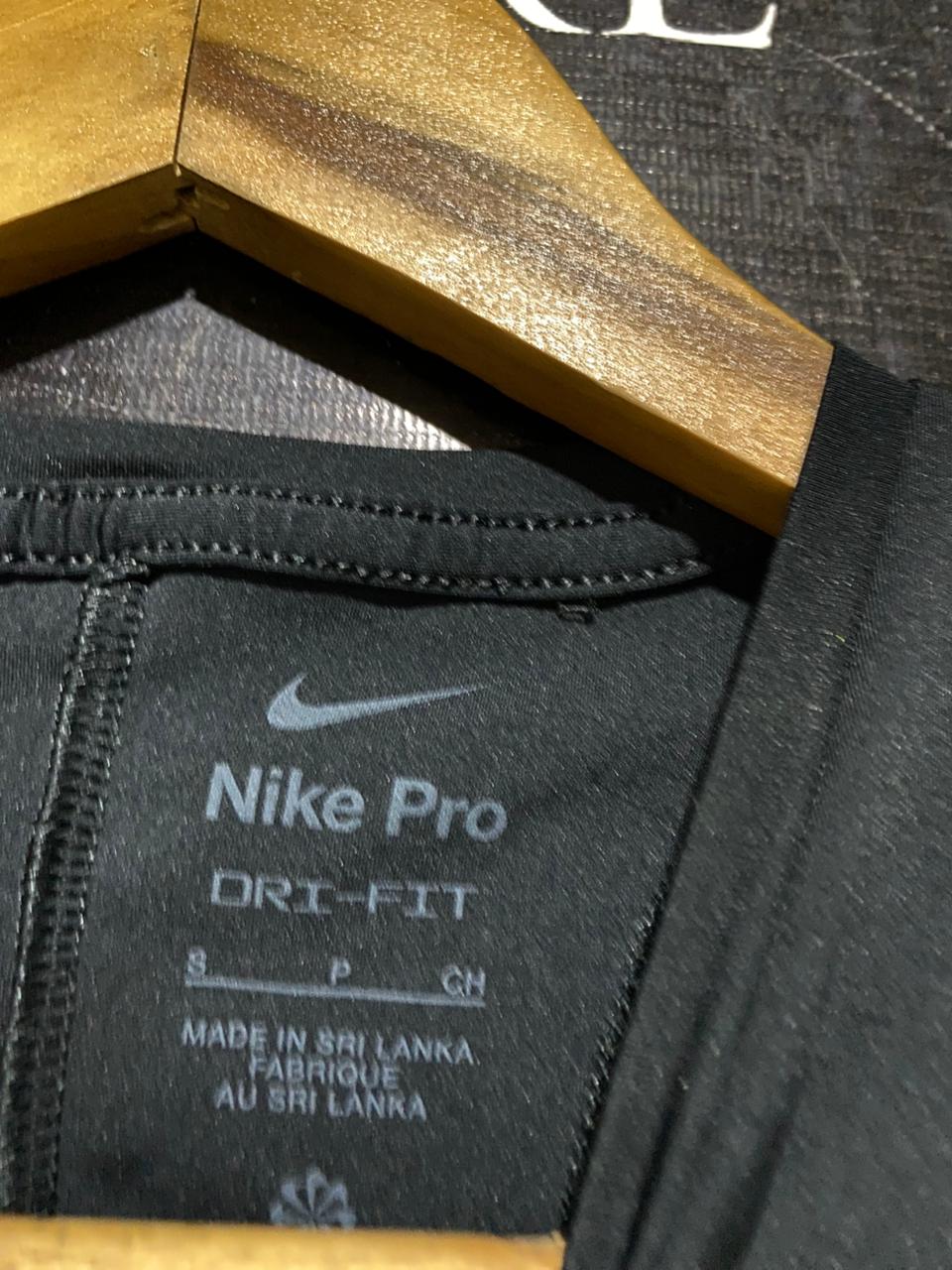 NIKE |S| BUST 14| B27| WOMEN BLACK HIGH-NECK CROPPED TANK TOP