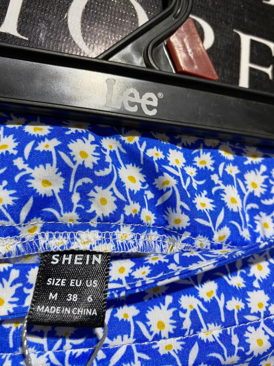 SHEIN |M| WAIST 28| B27| VCAY BLUE DAISY FLORAL PRINT RUFFLE TRIM WRAP SKIRT
