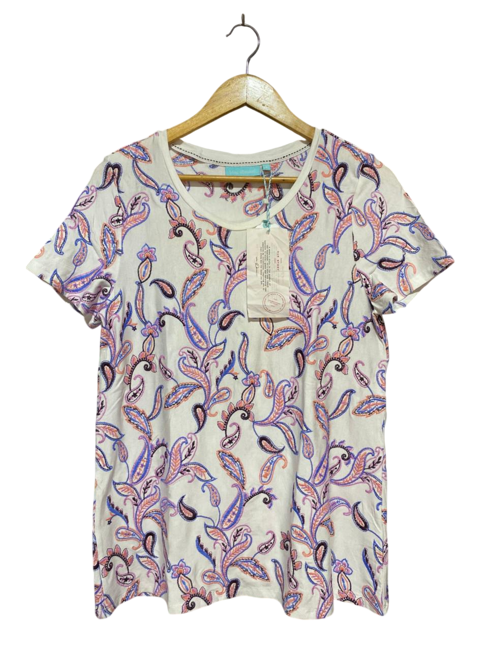 BLUE ILLUSION |M| BUST 18| B29| PAISLEY PRINT SCOOP NECK T-SHIRT