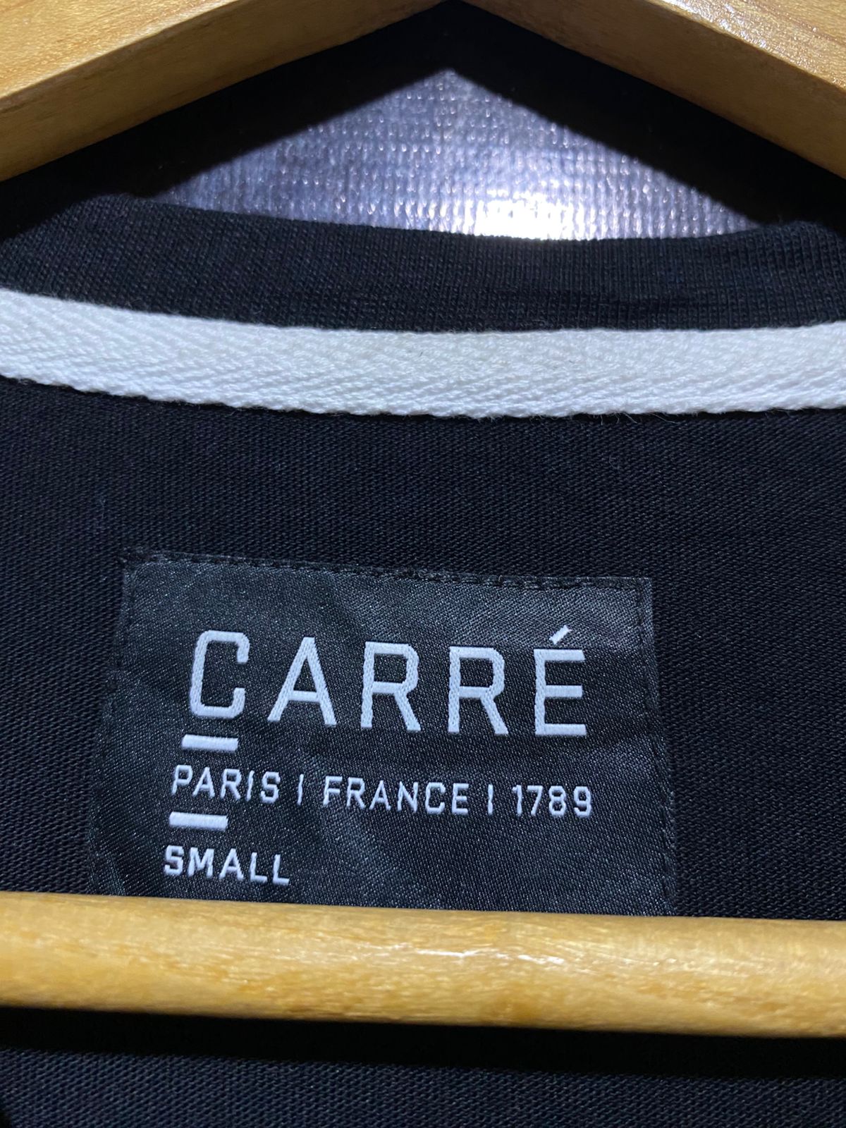 CARRE |M| BUST 18| B29| BLACK GOLD EMBROIDERED LOGO STREETWEAR TEE SHIRT