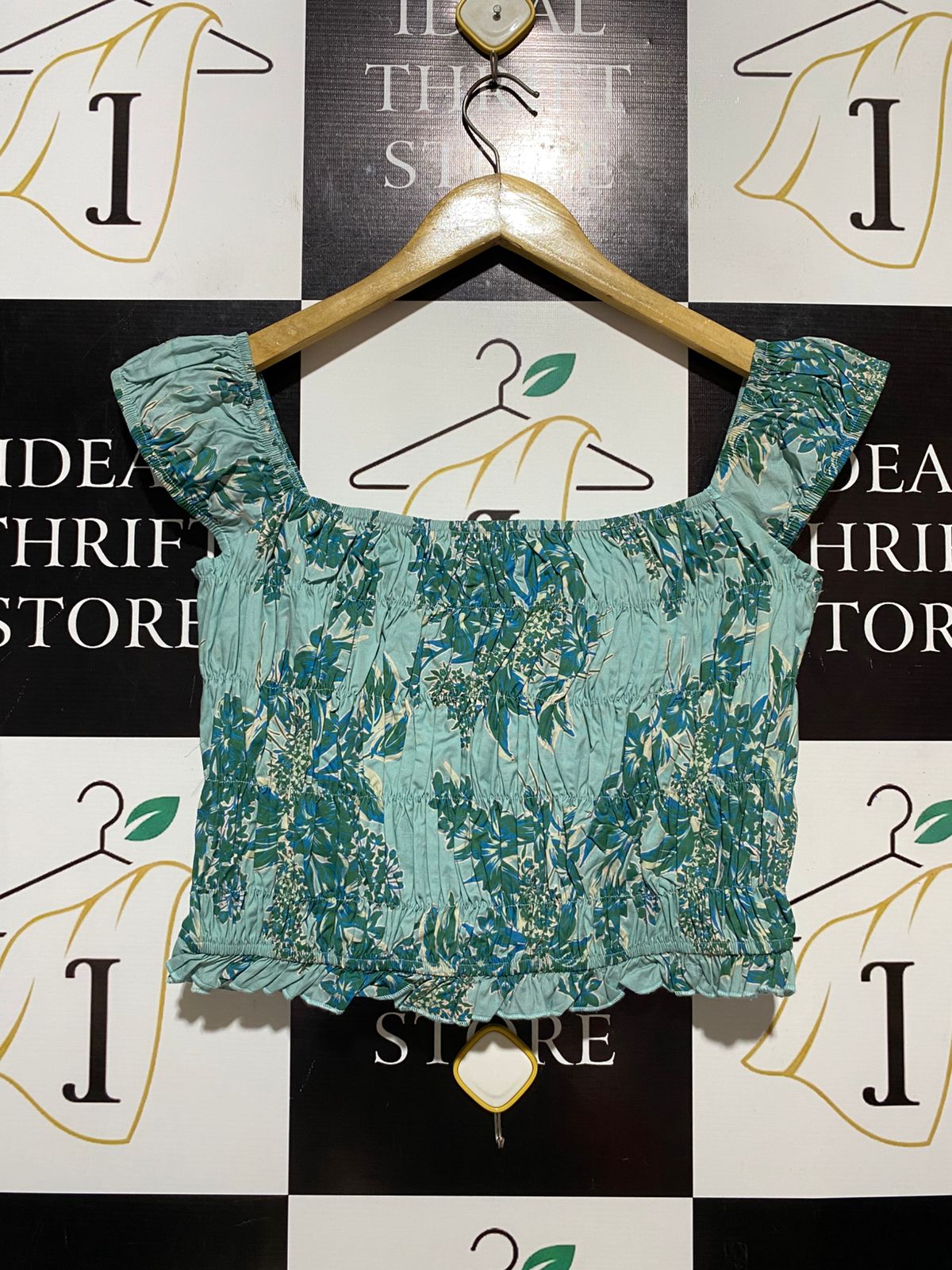 PEPPER MAYO |M| BUST 17| B31| SAGE GREEN FLORAL SMOCKED CROP TOP
