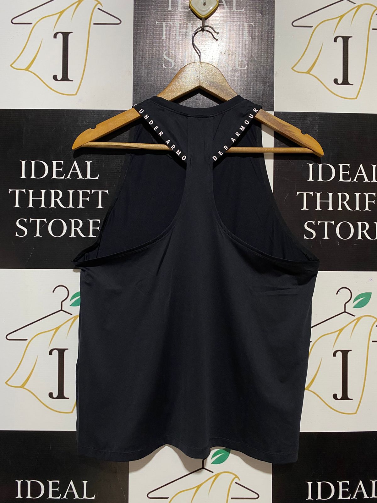 UNDER ARMOUR |L| BUST 18| B31| BLACK HIGH-NECK TANK TOP / ATHLETIC PERFORMANCE ACTIVEWEAR LOGO SHIRT