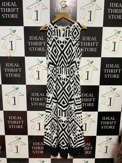 PETER MOWISSEY |M| BUST 16| B30| BLACK AND WHITE GEOMETRIC PRINT MAXI DRESS