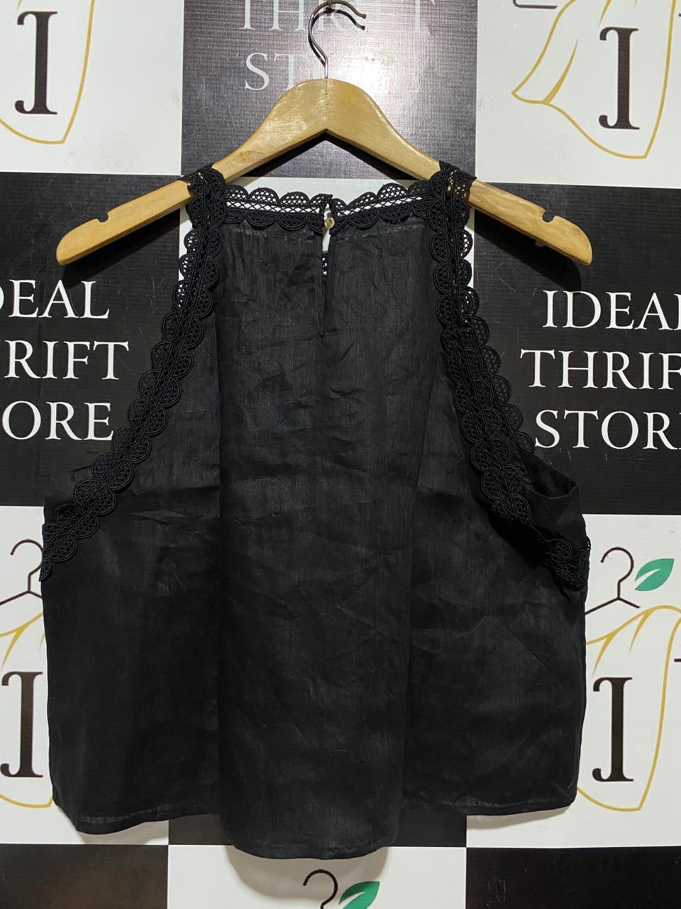 FOREVER NEW |M| BUST 20| B31| BLACK CROCHET TRIM HALTER TOP