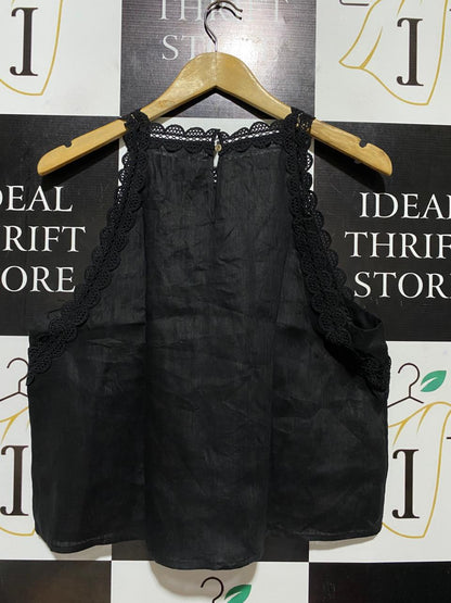 FOREVER NEW |M| BUST 20| B31| BLACK CROCHET TRIM HALTER TOP